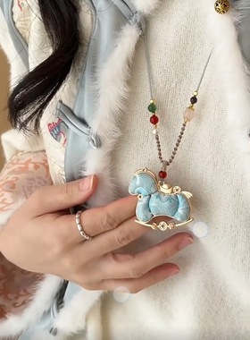 新中式宋锦小马串珠长款项链女国风复古高级感挂绳毛衣链配饰挂件