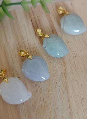 天然翡翠水蜜桃金色扣玉吊坠
