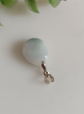 新款正品天然翡翠油青飘花水滴吊坠玉石项坠显气质百搭款特价处理