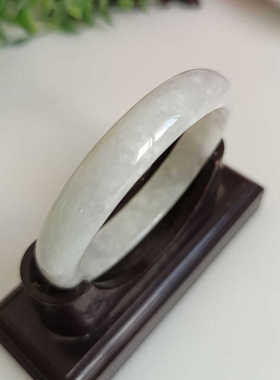 上新天然翡翠白色飘紫罗兰花玉手镯女款内径54毫米 适合瘦小手腕