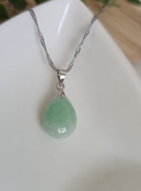 天然翡翠飘花水滴玉吊坠女款