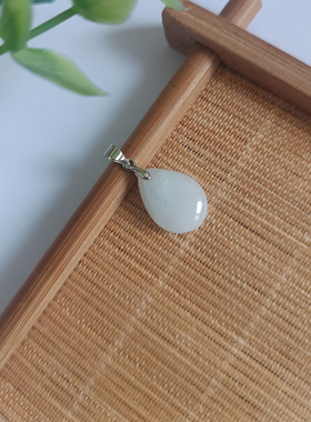 新款天然玉石精致百搭玉吊坠