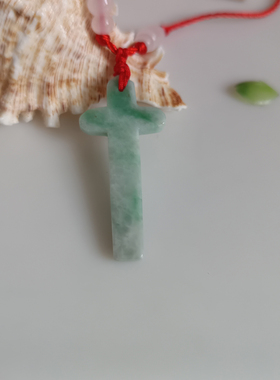 仅一个高贵天然翡翠飘翠绿色十字架玉吊坠项链手工编织红绳玉挂件