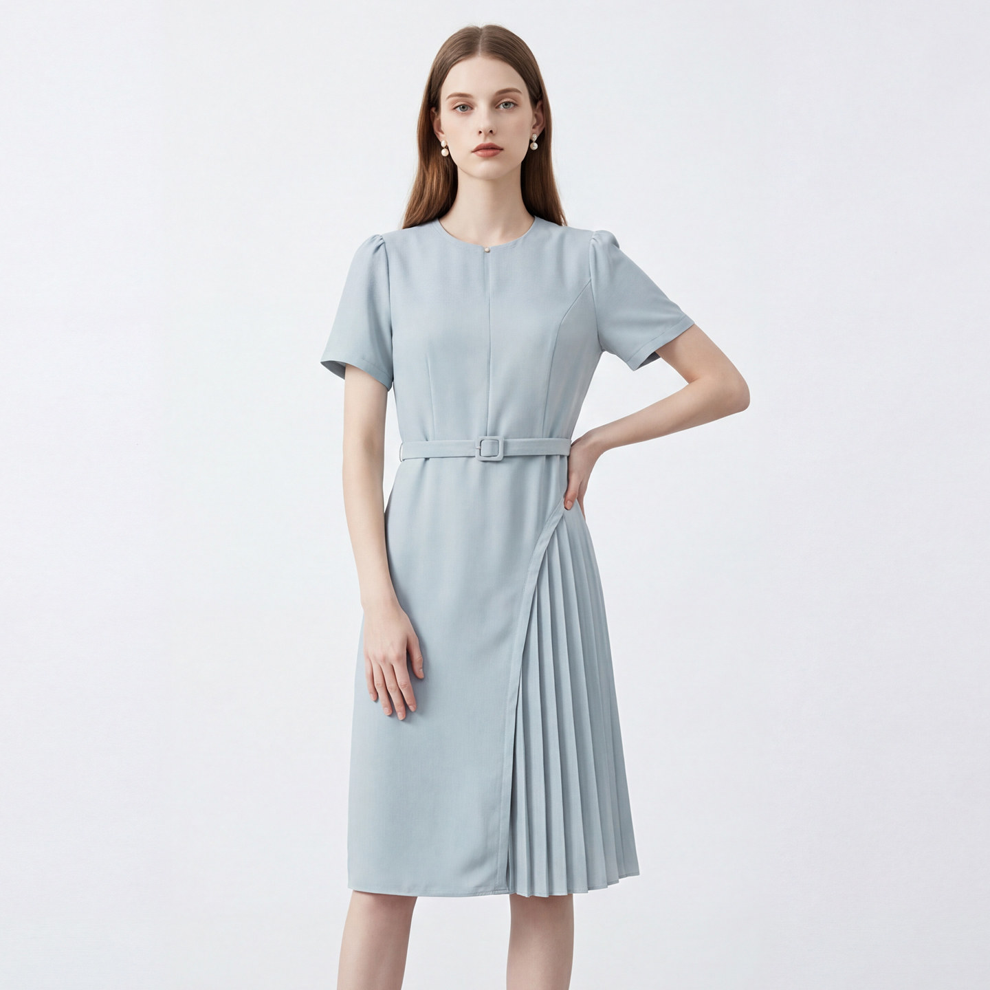 马天奴2025夏季新款绿色圆领短袖连衣裙子压褶拼接收腰配腰带气质