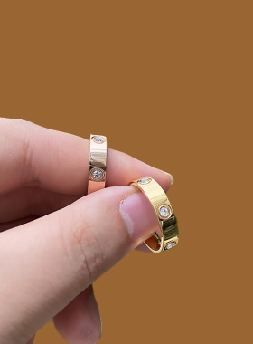 韩版ins风轻奢满钻戒指网红时尚爆款指环情侣对戒钛钢不掉色尾戒