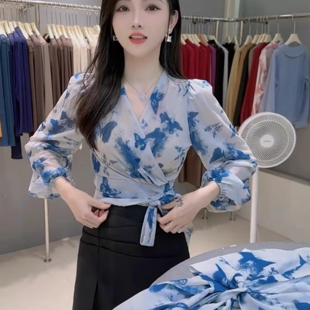 2025新款法式复古水墨晕染V领系带雪纺衬衫高腰短裙今年流行套装,淘宝优惠券,粉丝福利购,淘宝优惠卷