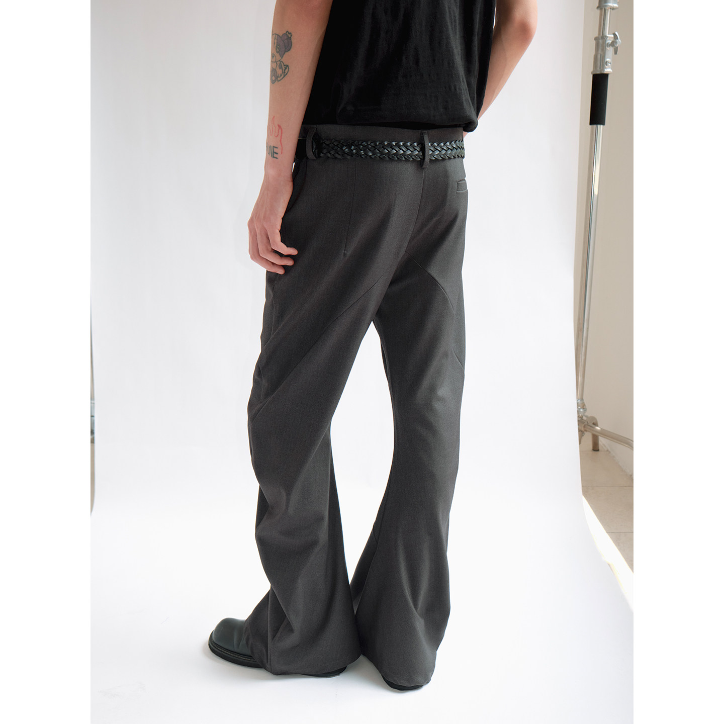 FUNKYFUN original curved three-dimensional structure cut dark gray stacked scimitar trousers casual trousers