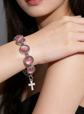 闺蜜情侣甜酷风粉仿猫眼石十字吊坠手链轻奢精致清冷小众ins日常