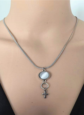 亚文化暗黑系乌鸦头骨项链 酒红半圆珠鸟骨骷髅头项链哥特风穿搭