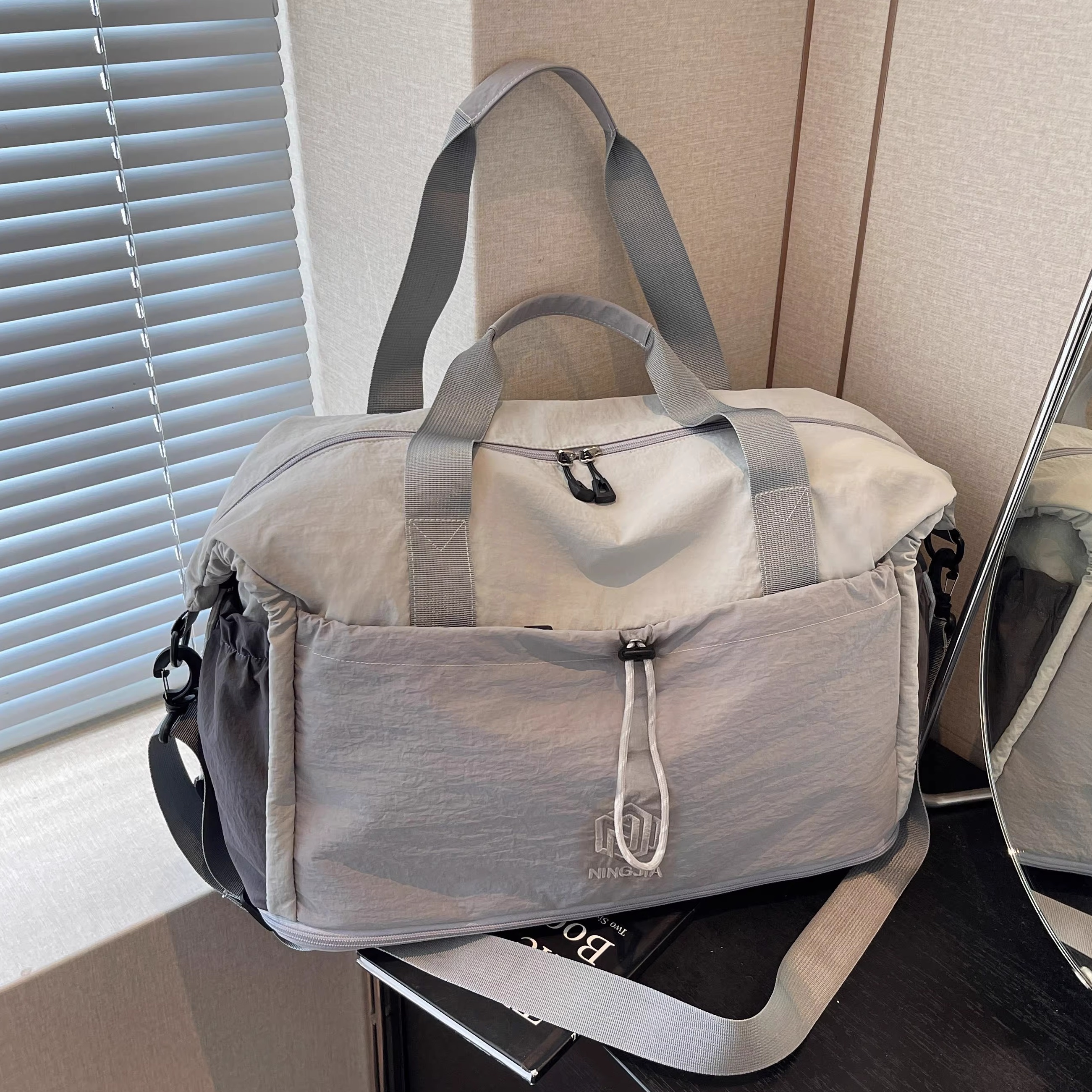 大容量旅行包女短途手提出差轻便行李袋男收纳斜挎运动游泳健身包