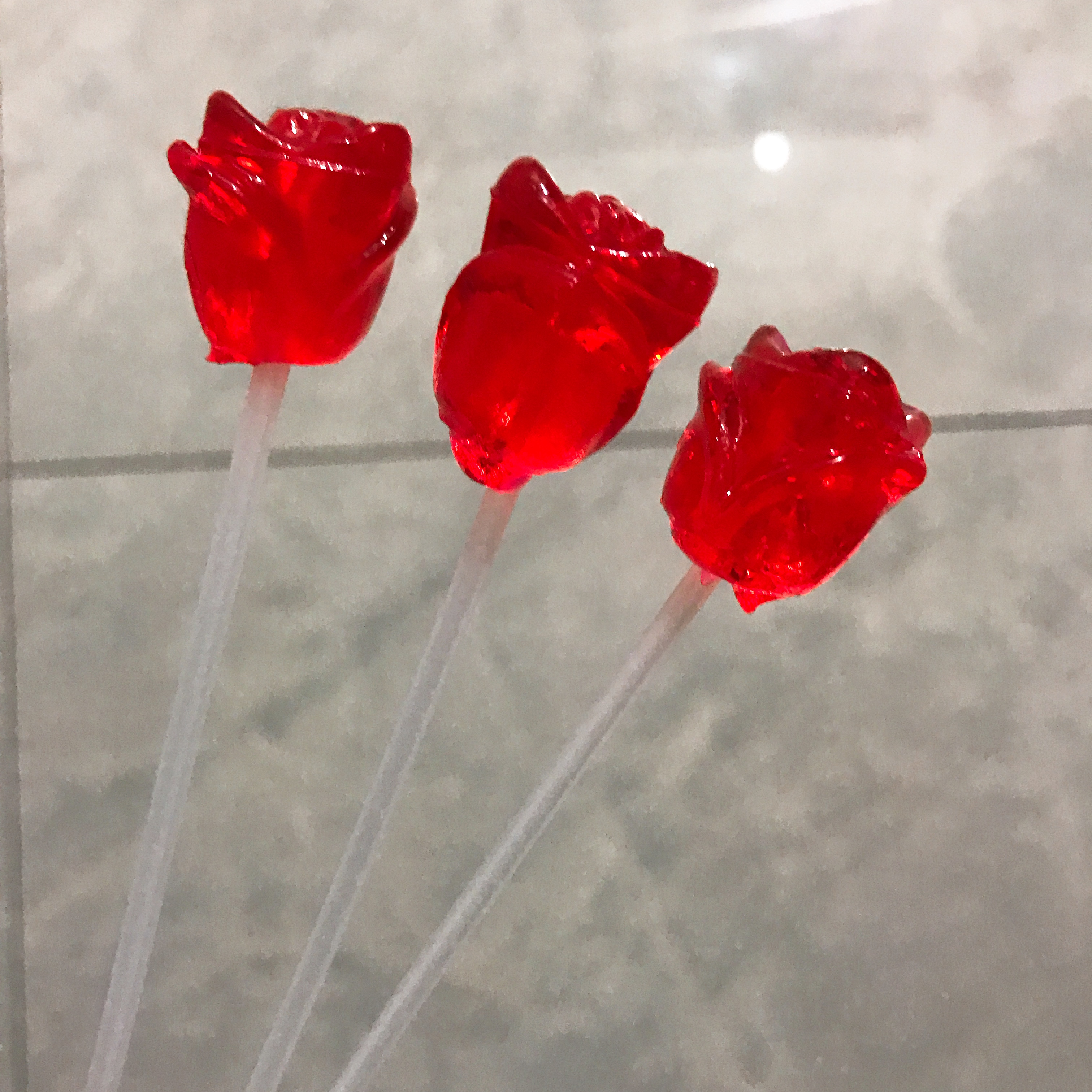 百嘉尚长杆大红玫瑰棒棒糖花束儿童学生礼物零食送礼婚庆50支包邮