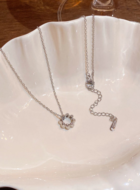 韩系简约时尚气质圆圈花朵吊坠锁骨链轻奢小众高级感钛钢项链颈链