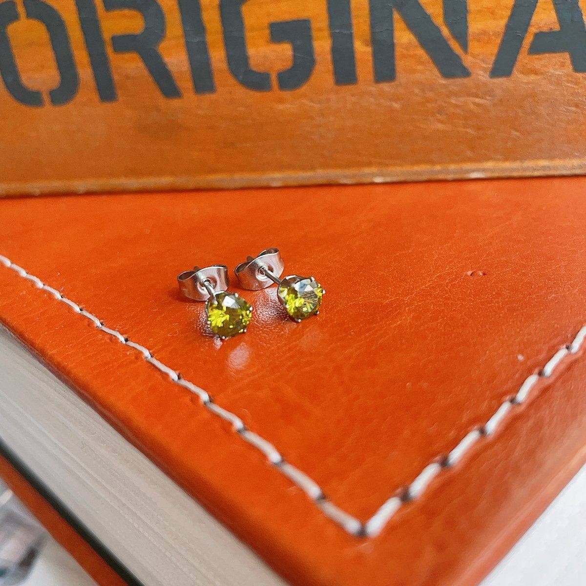 吾岸樊霄云旗同款镶钻耳钉时尚百搭简约轻奢钛钢橄榄绿六爪耳饰潮,淘宝优惠券,粉丝福利购,淘宝优惠卷