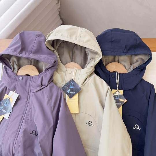 Hooded windproof and waterproof outdoor jacket
