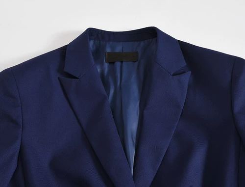 Синий пиджак классического кроя