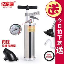 One cannon high-pressure vigorously dredges the high pressure pump of the Divine Instrumental Pipe Gun Tool which is blocked by the sewer equipment squatting toilet