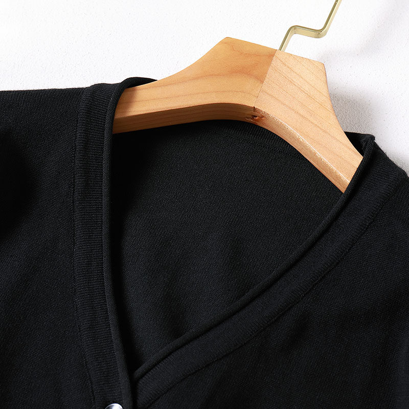 秋季新款时尚百搭小蜜蜂绣花mm开衫 云妃秀大码女装