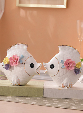 鲤鱼摆件风水招财办公室桌面过年装饰现代创意陶瓷年年有鱼工艺品