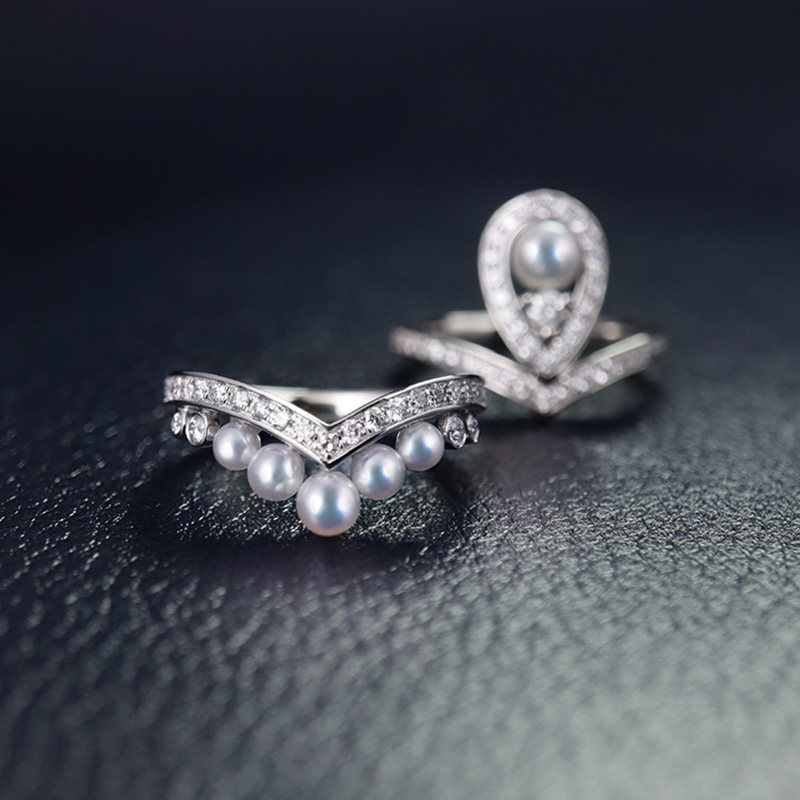 Valentine's Day gift for Queen Josephine's coronation, the same style 18k gold water drop crown set V ring pearl diamond ring