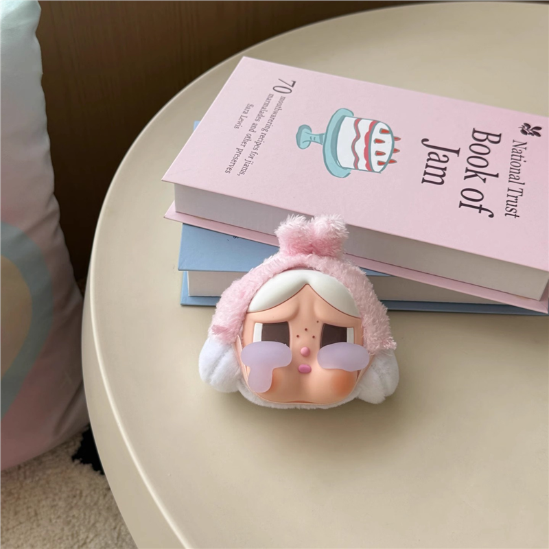 日本代购可爱CRYBABY潮玩哭娃公仔包包挂件搪胶毛绒挂饰玩偶配件 - 图1