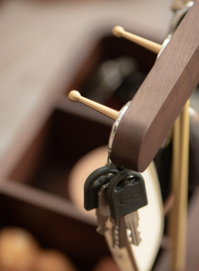 钥匙专属“家”，实木入户收纳