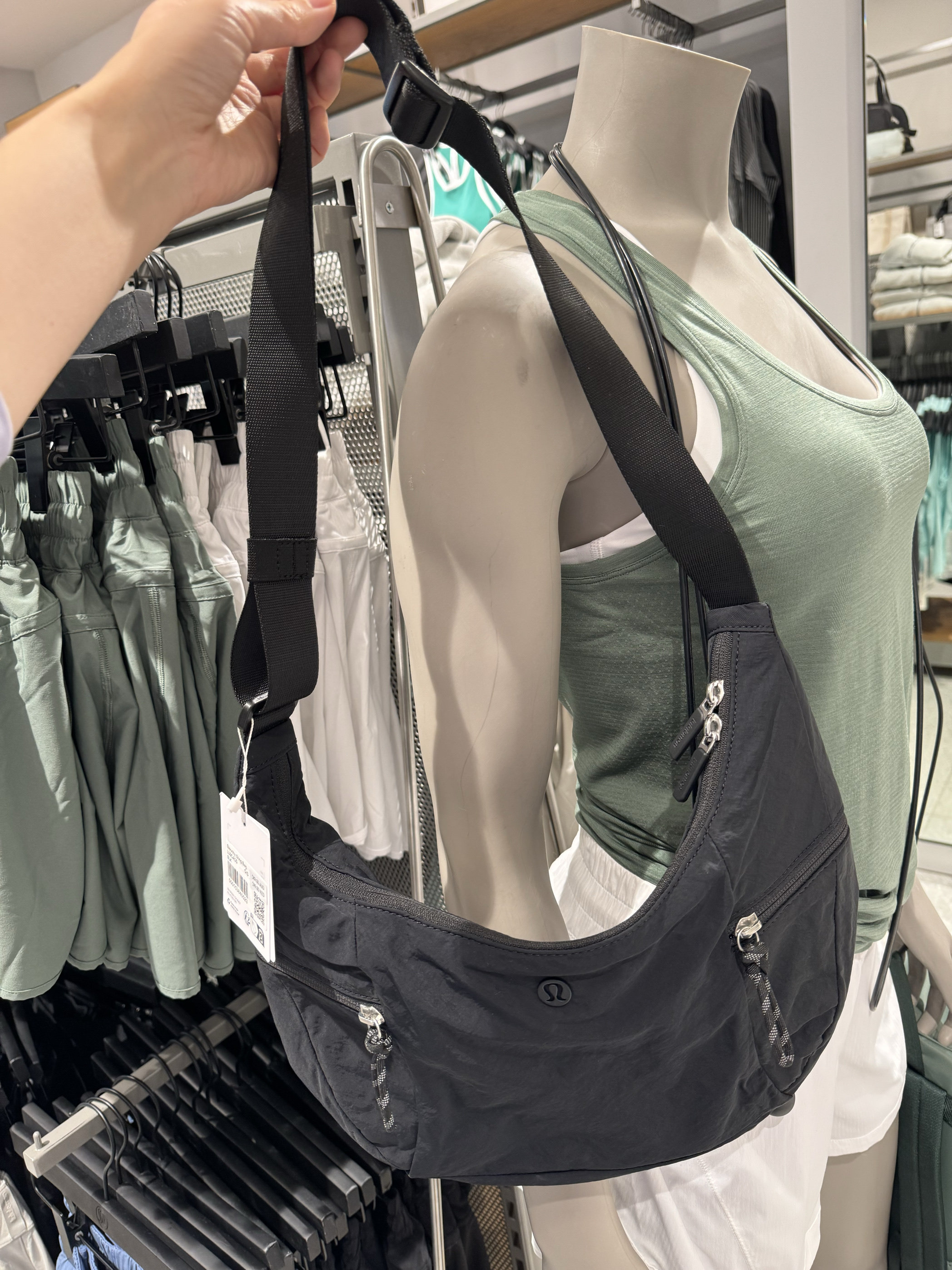 澳洲Lululemon Shoulder Bag新款女黑色小/大号13L牛角包肩带斜挎,淘宝优惠券,粉丝福利购,淘宝优惠卷