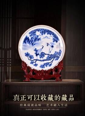 景德镇陶瓷摆件青花瓷松鹤延年盘子骨瓷中式家居电视柜客厅装饰品