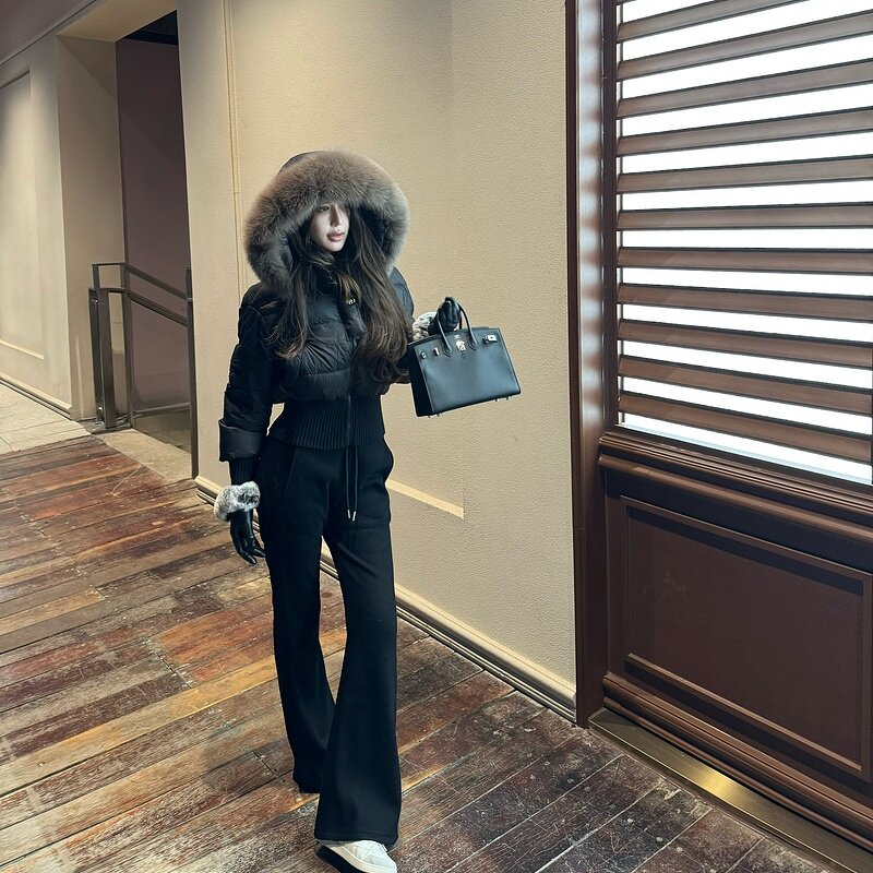 M900黑色羽绒服女短款冬季2025年新款连帽超好看大毛领小个子收腰