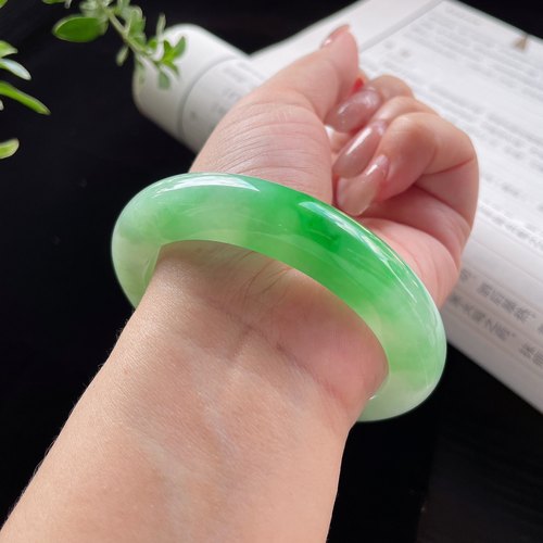 2025天然缅甸翡翠A货糯冰阳绿正圈手镯61圈口0717E10 - 图1