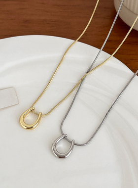 气质简约小众U形吊坠项链
