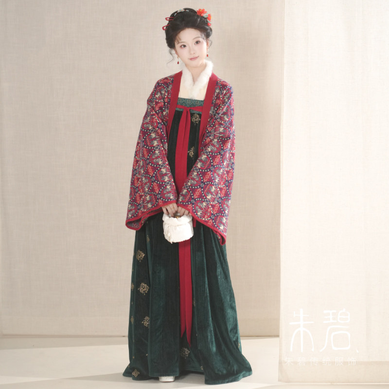「朱碧」联珠翼马纹 唐制秋冬汉服含羊毛法门寺披衫/丝绒齐胸裙,淘宝优惠券,粉丝福利购,淘宝优惠卷