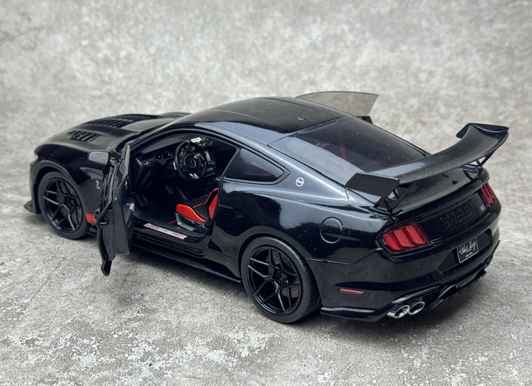 Solido 1:18 福特 谢尔比 SHELBY GT500 BLACK 2022 合金汽车模型 - 图0