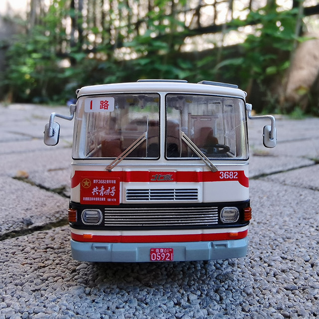 BK670 bus Beijing old-fashioned alloy 64 bus model