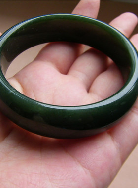 手镯墨绿色女款天然和田玉