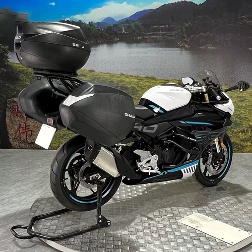 Подходит для новой модели Chunfeng 450NK боковой коробки 450SR Кронштейн с тремя коробками боковой боковой боковой боковой