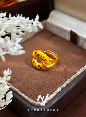 轻奢小众设计感老钱风美拉德豹纹环扣沙金食指戒指 新年送礼批发