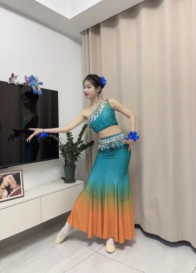 新款傣族舞蹈演出服傣族舞台表演服孔雀舞鱼尾裙艺考服傣族舞蹈女