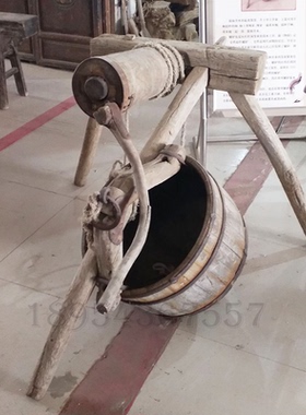 老辘轳怀旧手摇辘轳打水机农村木桶古代老井圈民俗怀旧景区装饰