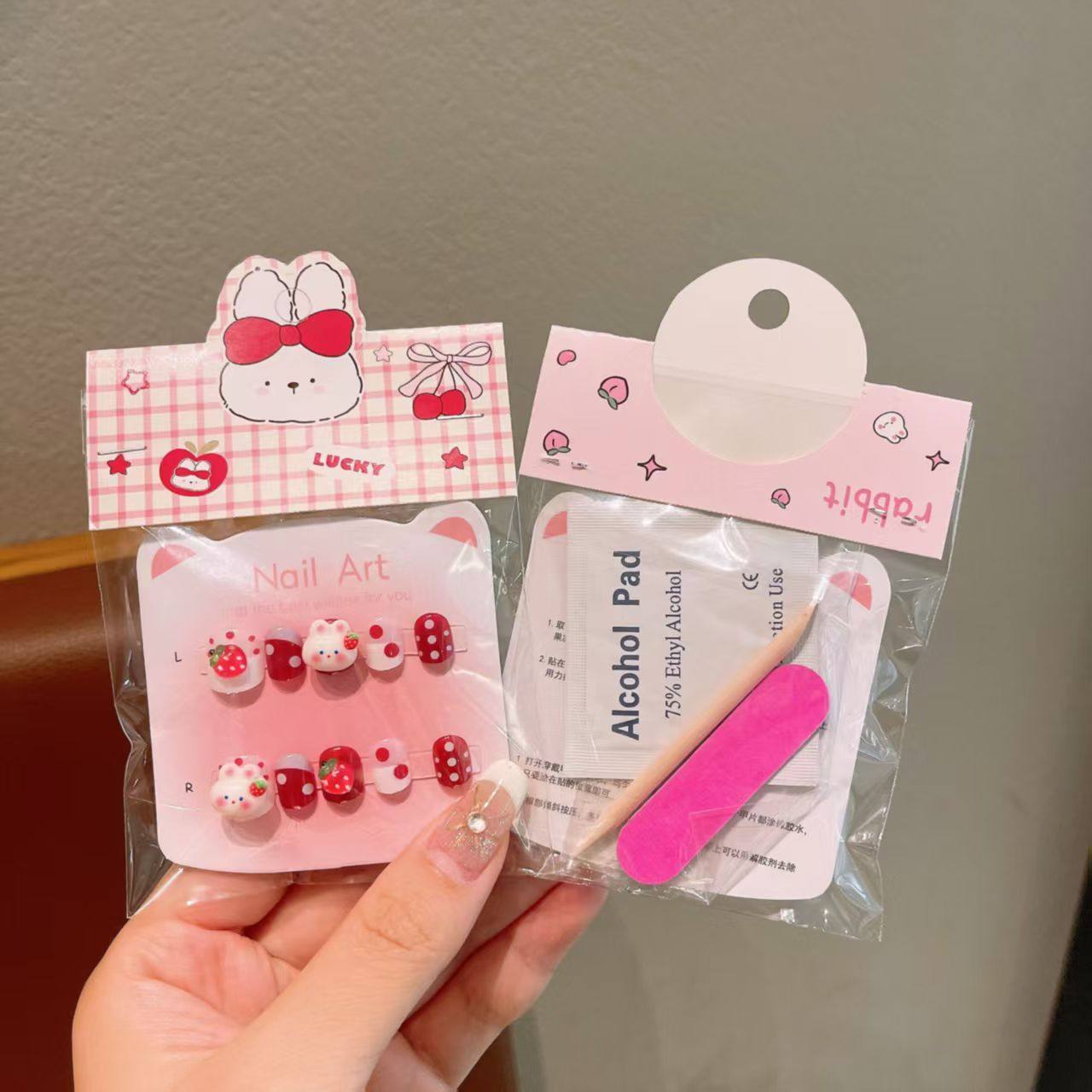 儿童红色新年指甲贴2026新款可爱卡通女童自粘穿戴甲片女孩美甲贴,淘宝优惠券,粉丝福利购,淘宝优惠卷