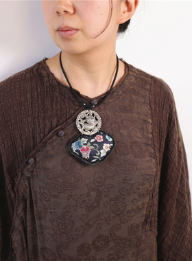 刺绣老绣女个性手工锁骨项链