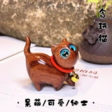 Резьба ручной работы Симпатичный котенок сандалового дерева - это весело и любопытная кошка уверена в креативных деревянных частях, милые домашние животные