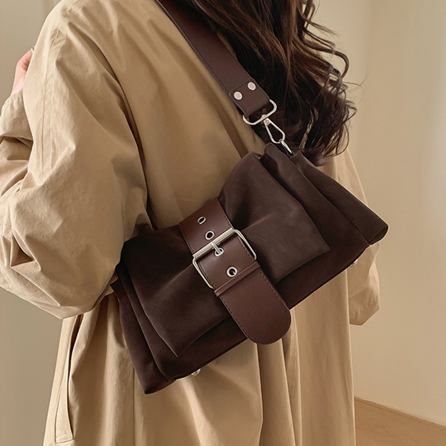 2025冬季新款小众设计手提包女高级感皮带扣单肩腋下包百搭斜挎包,淘宝优惠券,粉丝福利购,淘宝优惠卷