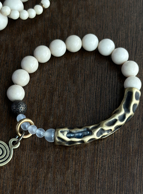 原创复古黄铜白化石珠子手链女简约百搭白河石串珠个性小众饰品