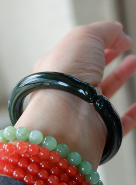 「墨碧」和田玉俄罗斯碧玉浓郁菠菜绿色幸运猫爪手镯55~56圈口