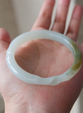 「青苔」新疆和田玉糖白玉带翠色不规则异形手镯53mm 稀有三色