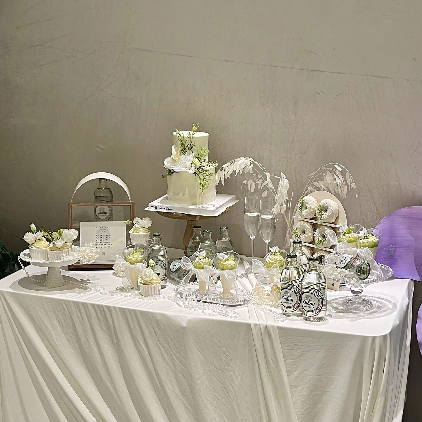 纯白氛围感订婚结婚宴甜品台蛋糕装饰仿真花摆件纸杯珍珠链配件,淘宝优惠券,粉丝福利购,淘宝优惠卷