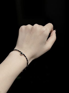 原创黑银爱心黑尖晶磁吸扣手链