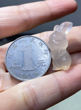 长耳朵兔子立体雕刻天然玛瑙项坠