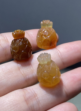 菠萝天然原色俏皮玛瑙手工雕刻玉菠萝项坠饰品冰透玉髓凤梨挂件