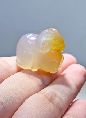 纤纤素手羊萌宠手工原皮玉坠
